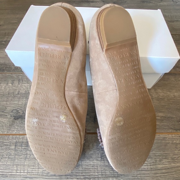 New Jewel/Bead Embellished Ballet Flats in Taupe Suede, 8.5, Banana Republic. - Picture 15 of 16